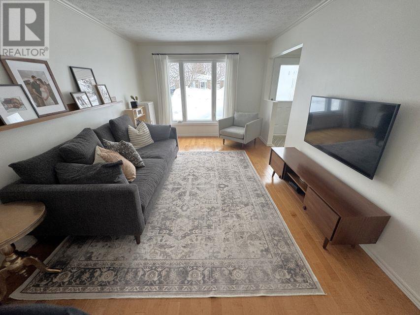 43 Bennett DR, Elliot Lake, Ontario, P5A2T3 — Photo 3