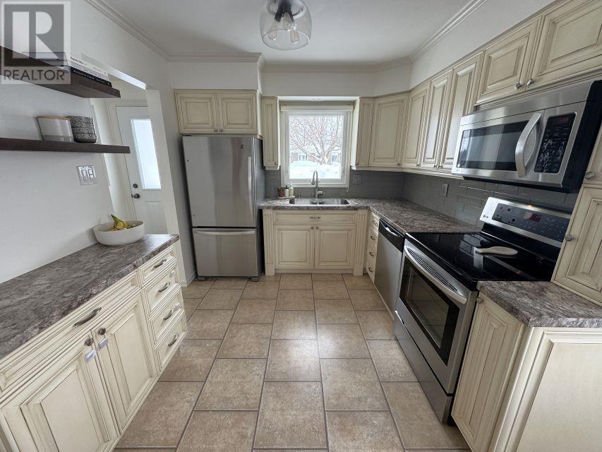 43 Bennett DR, Elliot Lake, Ontario, P5A2T3 — Photo 7