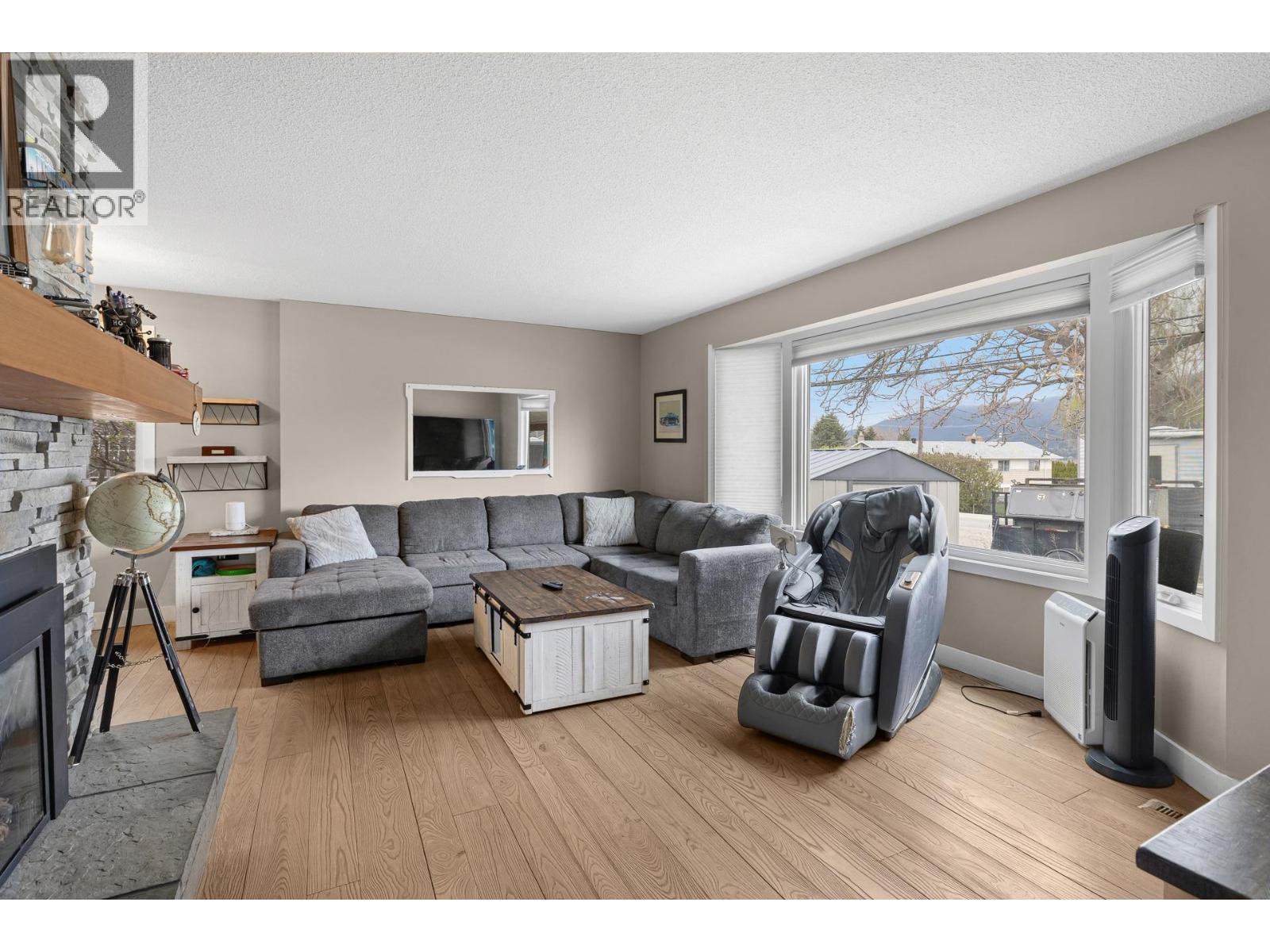 11438 Okanagan Centre Road E, Lake Country