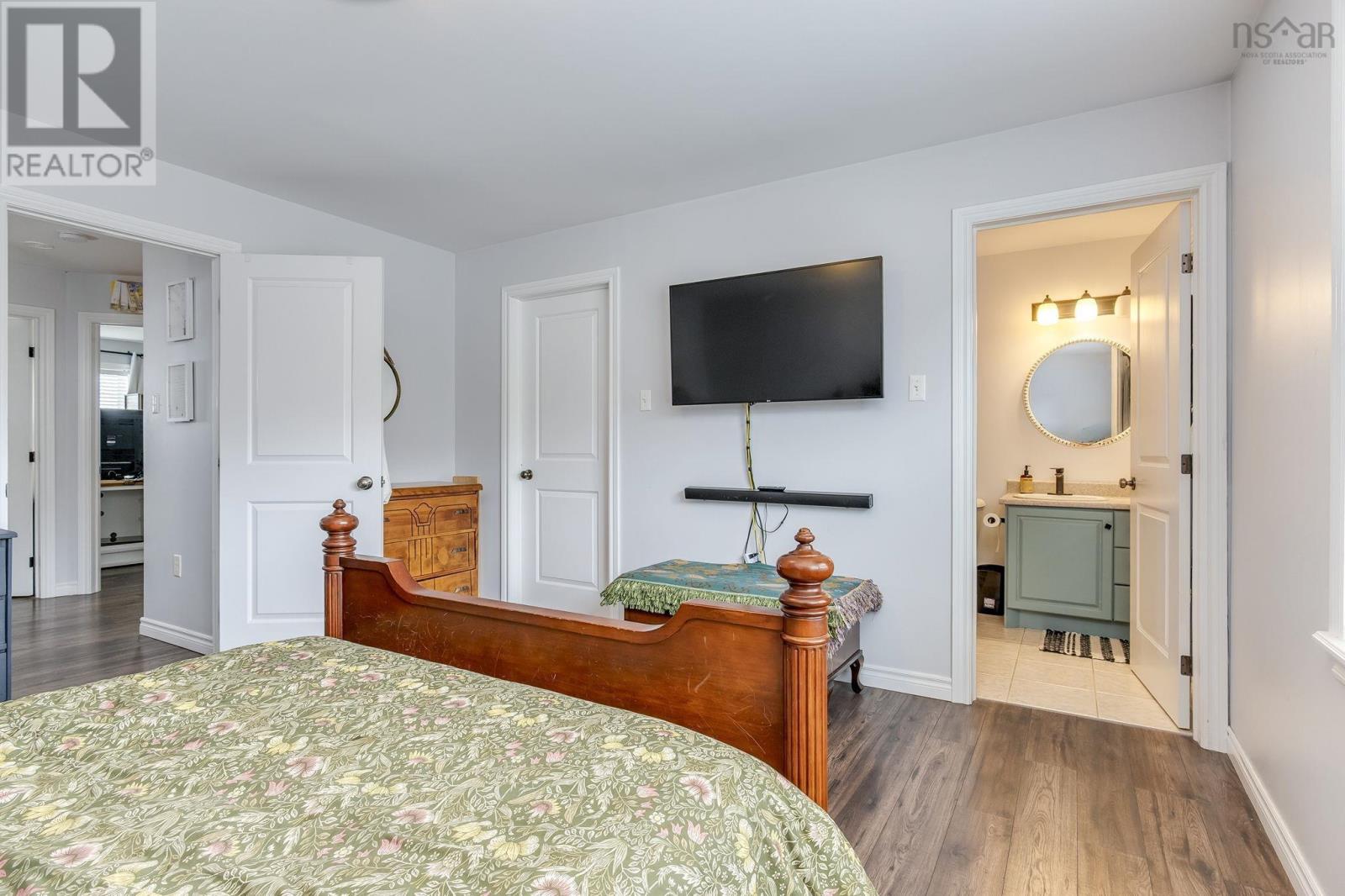 Property 27 of 45 of 79 Collingwood Court