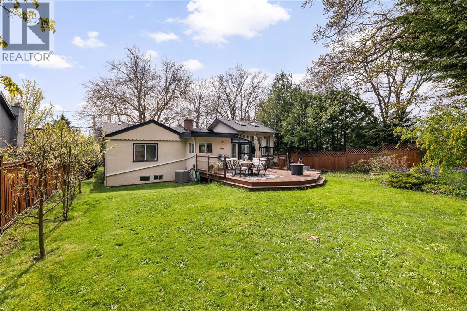  2324 Cranmore Road, Oak Bay