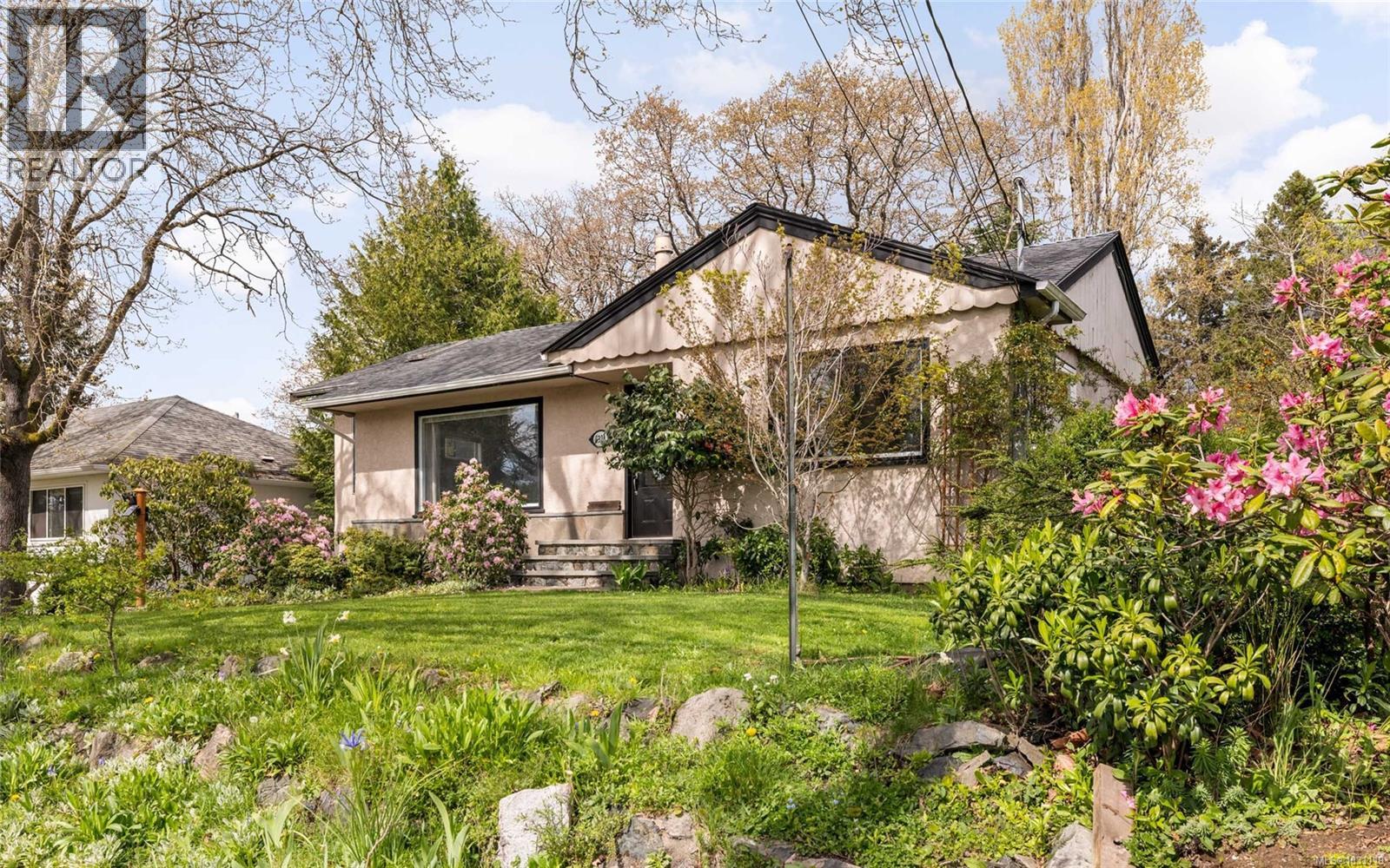  2324 Cranmore Road, Oak Bay