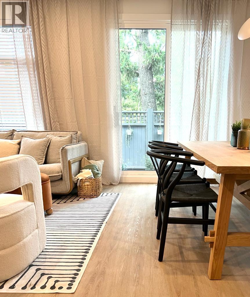 #12 703 15A CRESCENT - 12