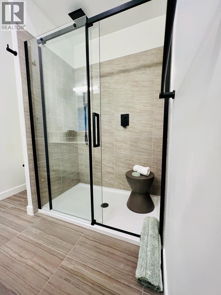 #12 703 15A CRESCENT - 19