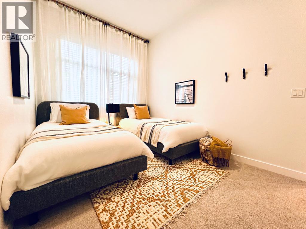 #12 703 15A CRESCENT - 24