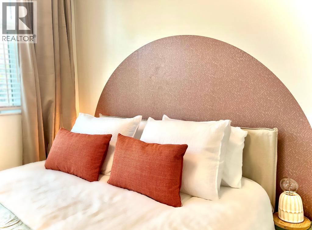 #12 703 15A CRESCENT - 20