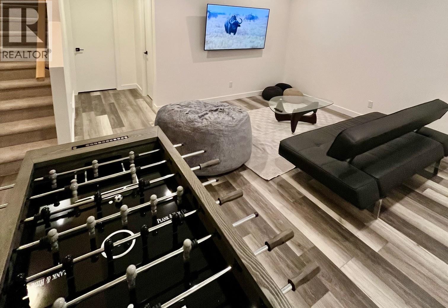 #12 703 15A CRESCENT - 27