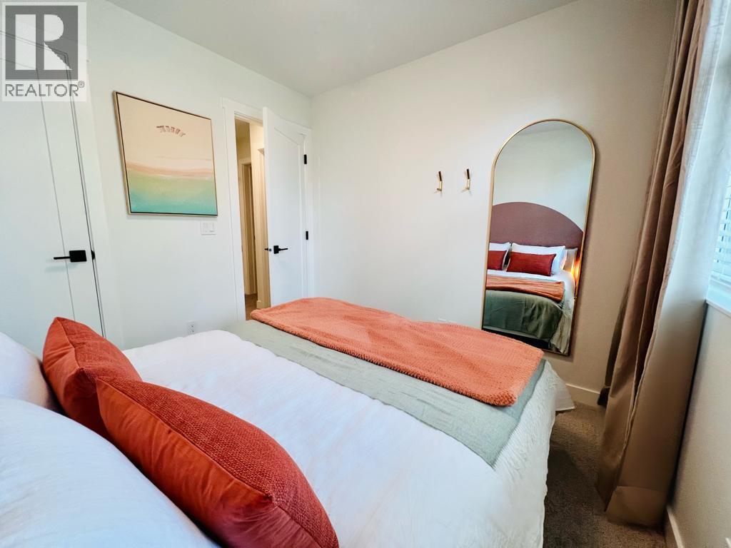 #12 703 15A CRESCENT - 22