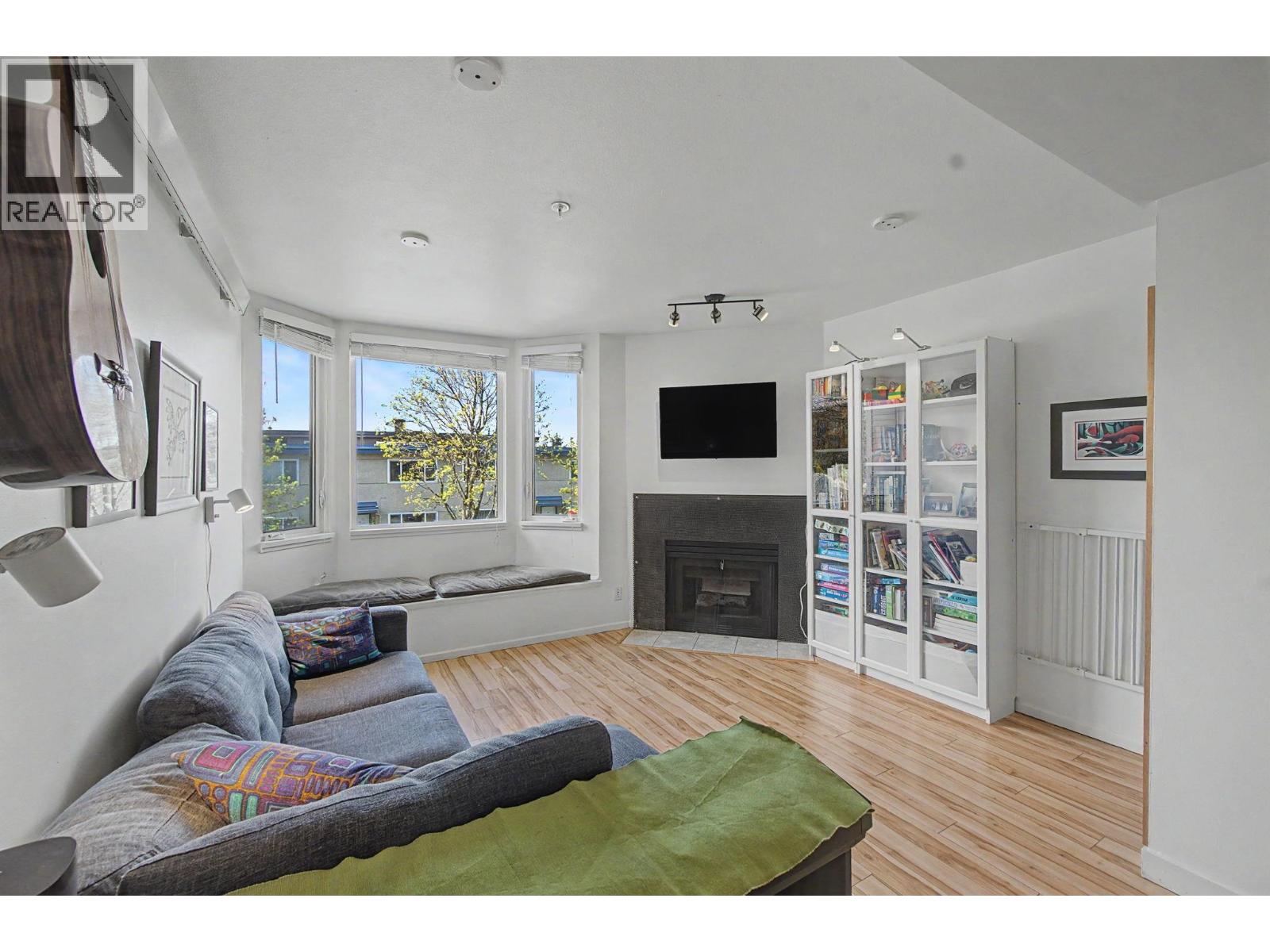 130 LAKEWOOD DRIVE, Vancouver