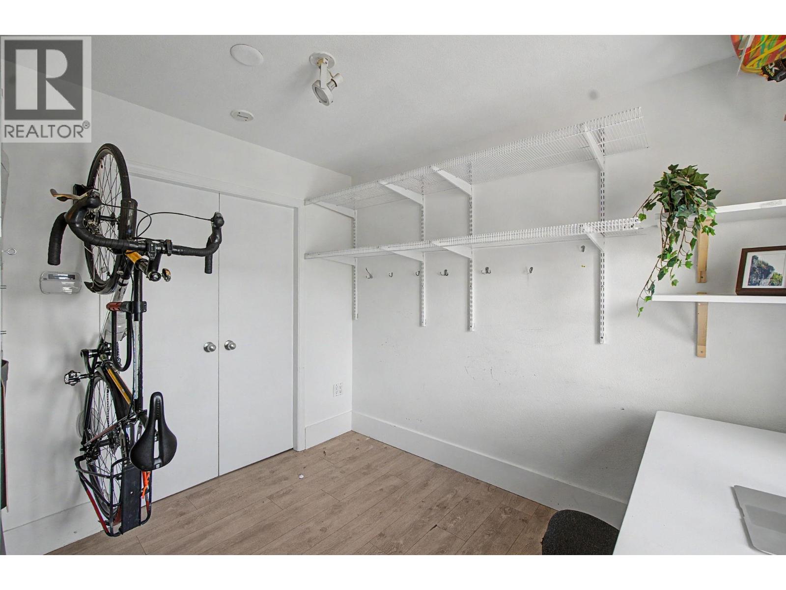 130 LAKEWOOD DRIVE, Vancouver