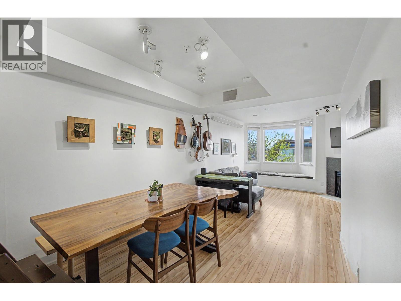 130 LAKEWOOD DRIVE, Vancouver