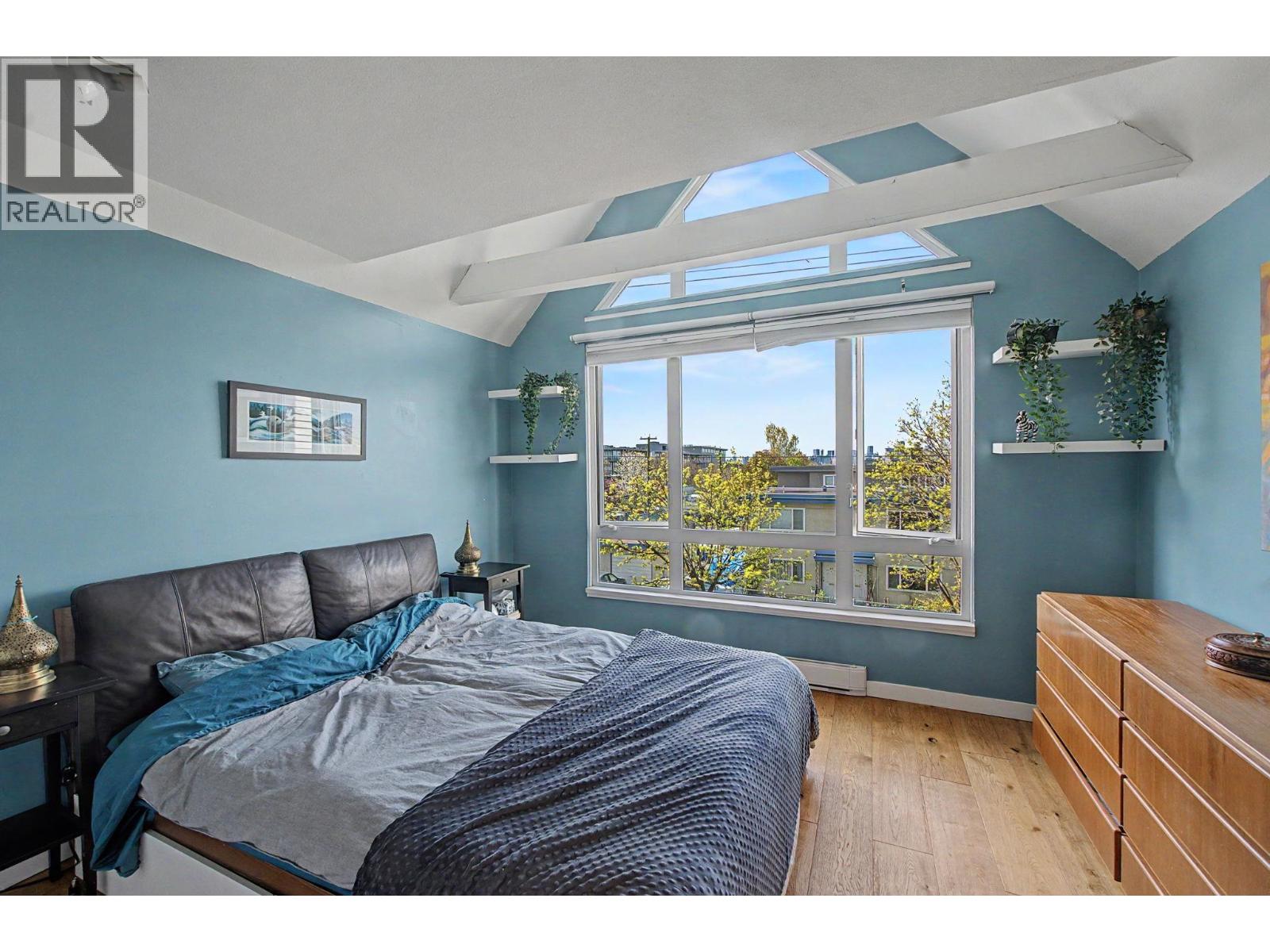 130 LAKEWOOD DRIVE, Vancouver