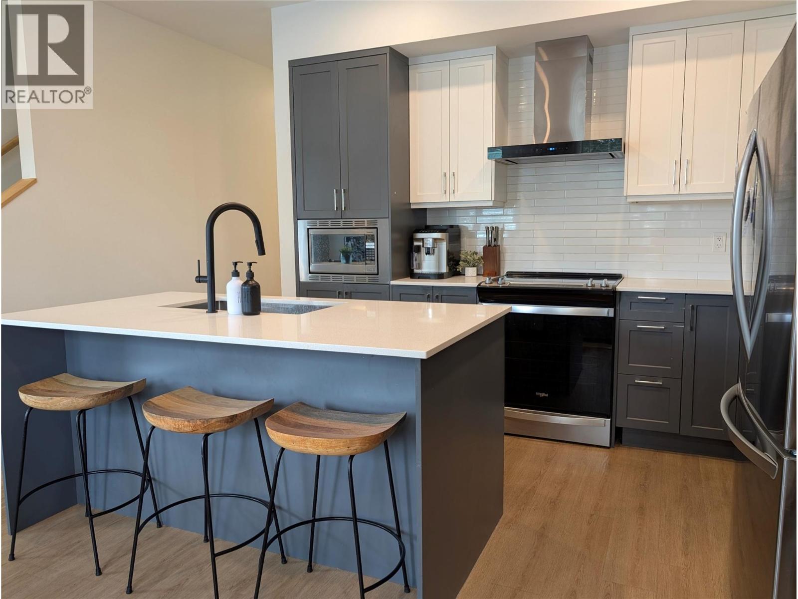 #12 703 15A CRESCENT - 9