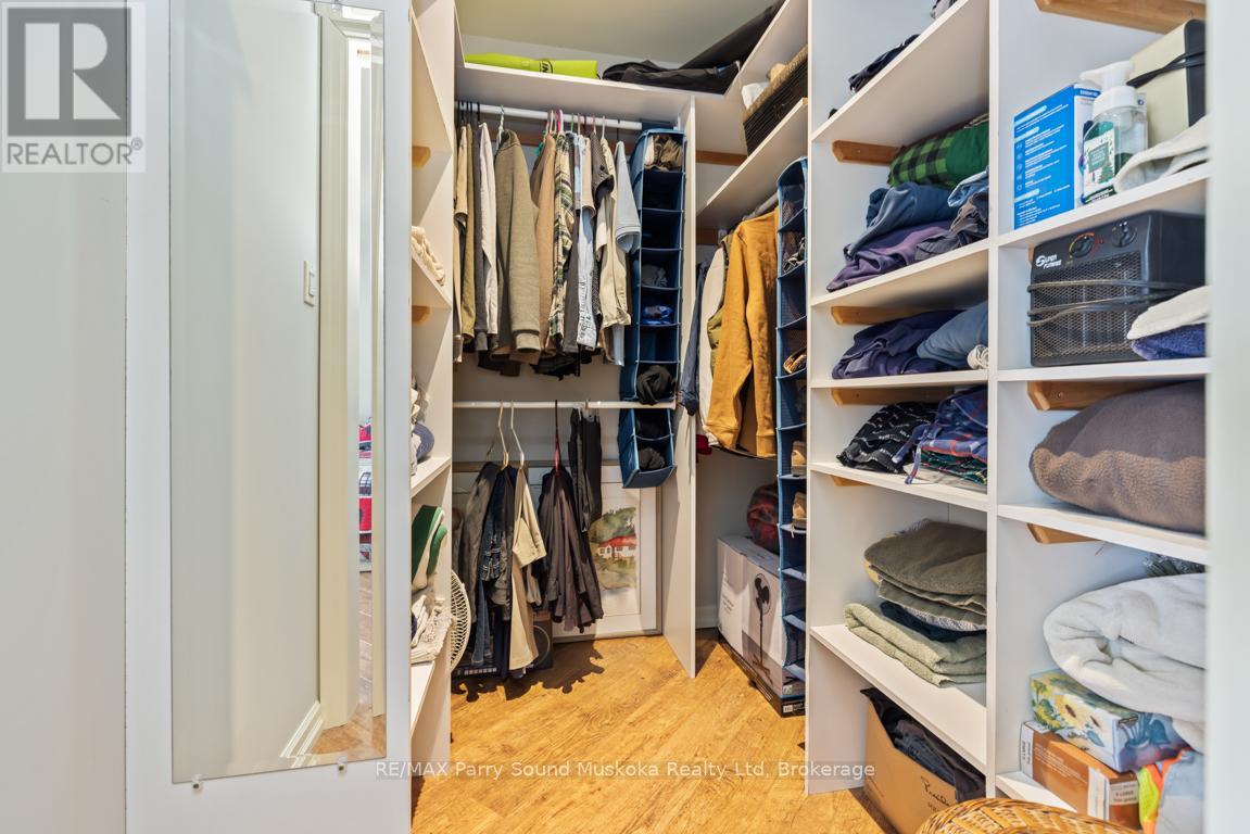 Walk in closet