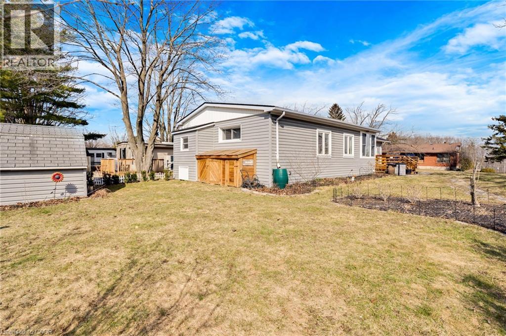28 MACPHERSON Crescent - 34
