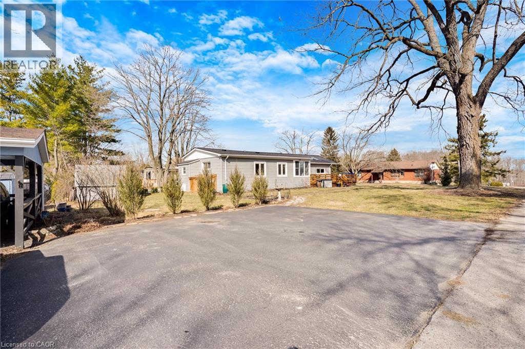 28 MACPHERSON Crescent - 36