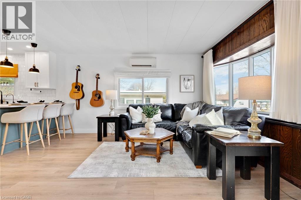 28 MACPHERSON Crescent - 6