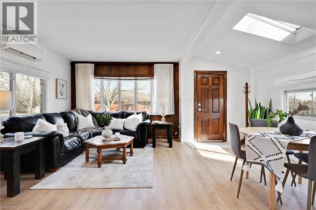 28 MACPHERSON Crescent - 8
