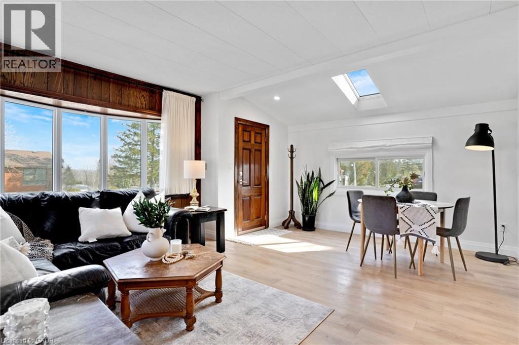28 MACPHERSON Crescent - 9
