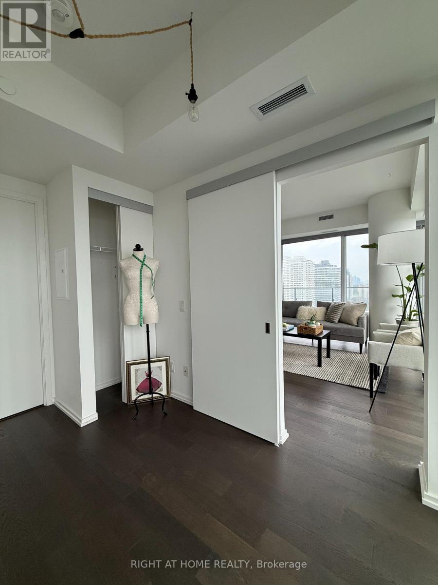#2004 5 SOUDAN AVENUE - 16