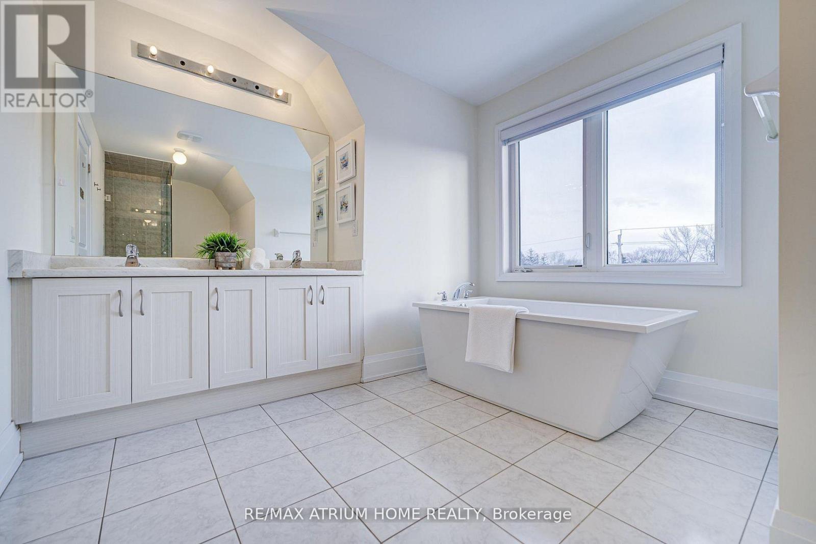 252B FINCH AVENUE E - 34