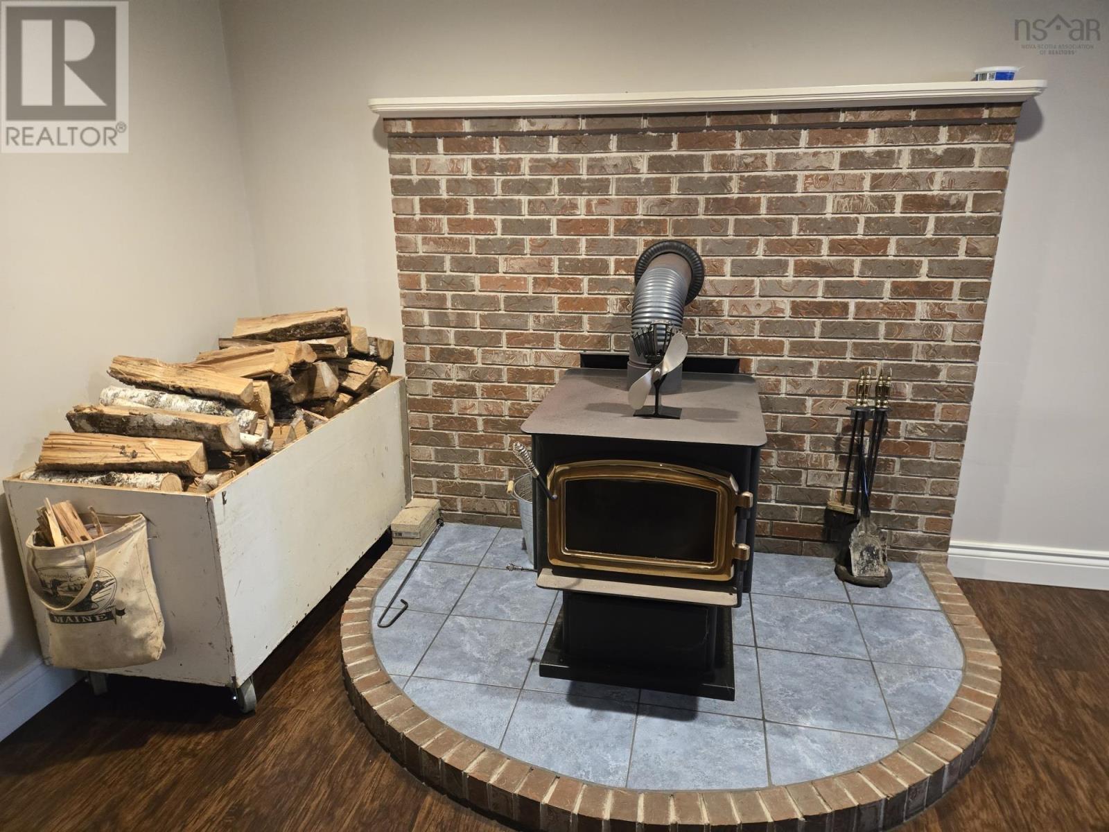 Property 23 of 30 of 49 Second Court