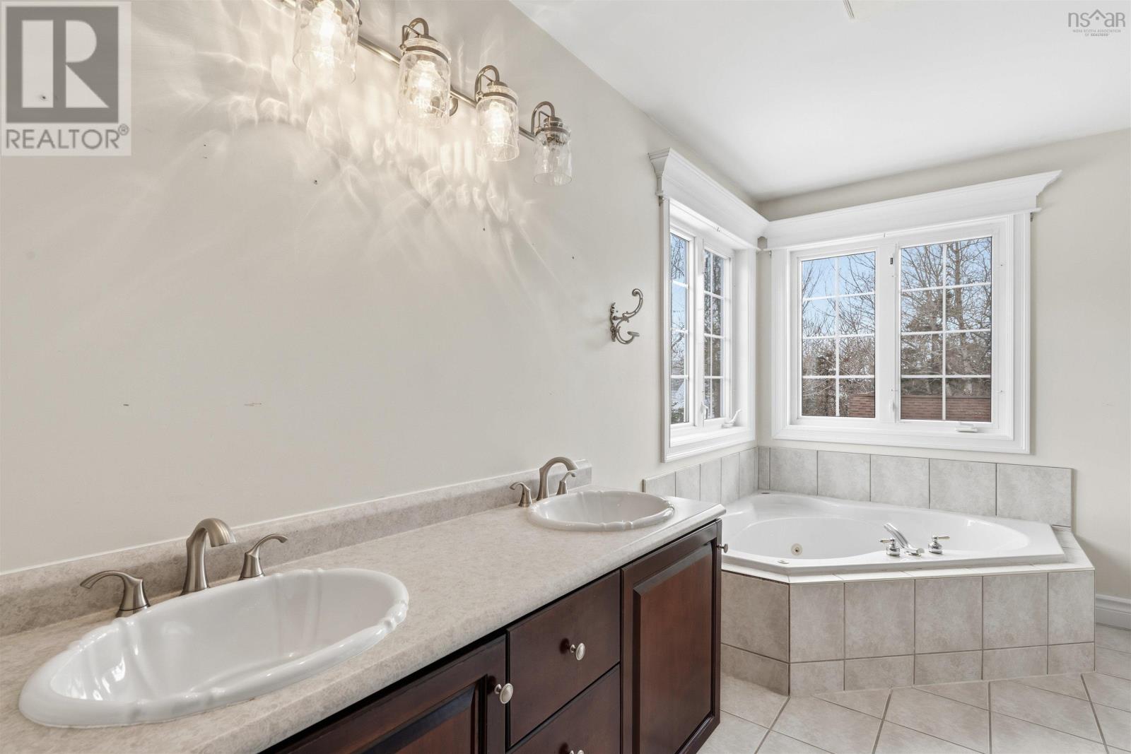 Property 27 of 50 of 9 Haliburton Crescent