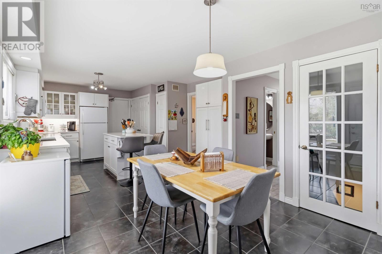 Property 11 of 49 of 198 Cresthaven Drive