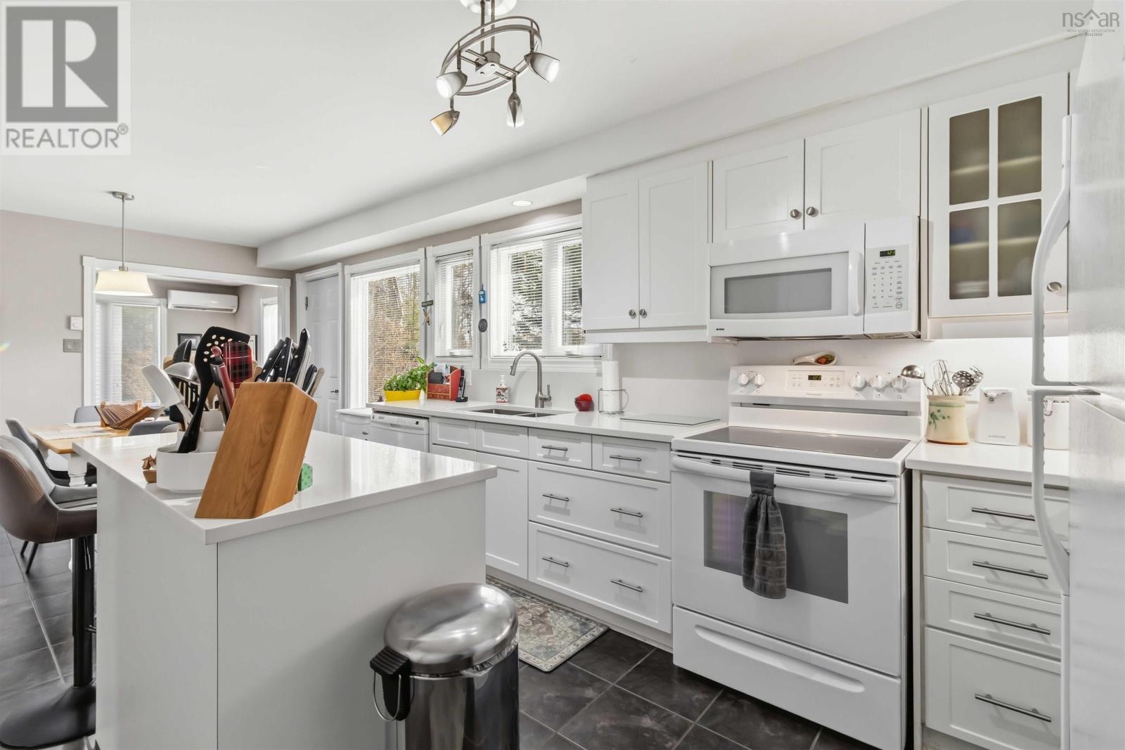 Property 15 of 49 of 198 Cresthaven Drive