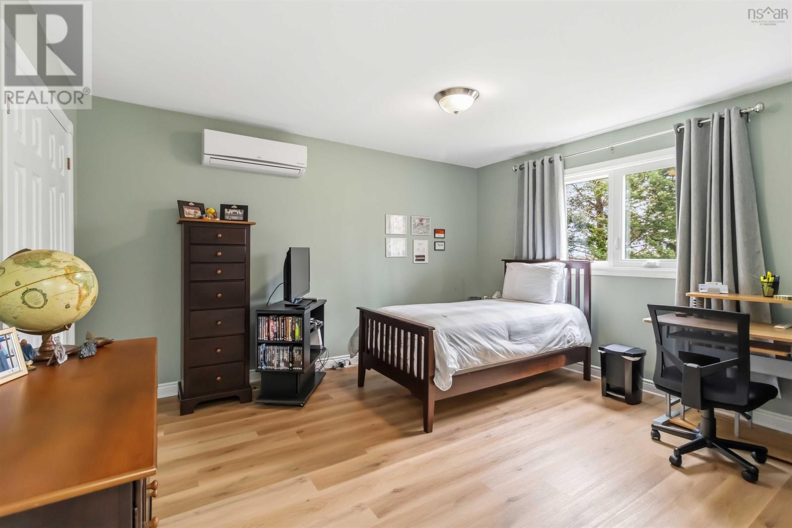 Property 25 of 49 of 198 Cresthaven Drive