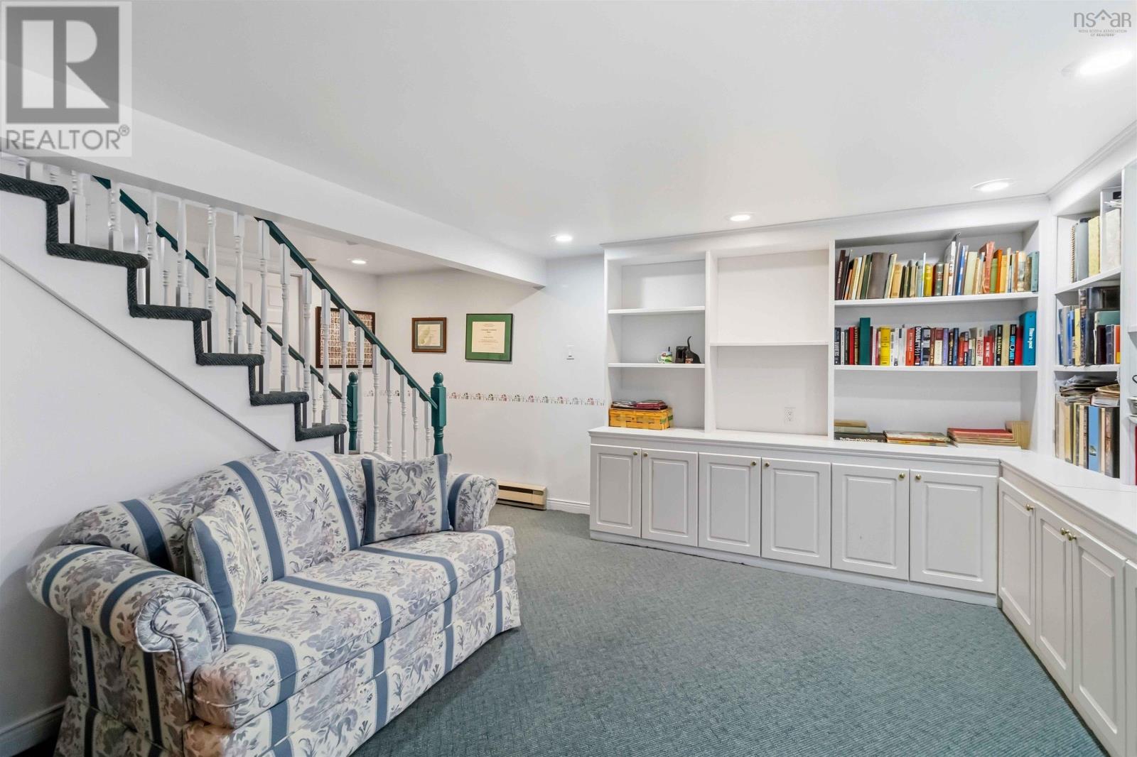 Property 34 of 49 of 198 Cresthaven Drive