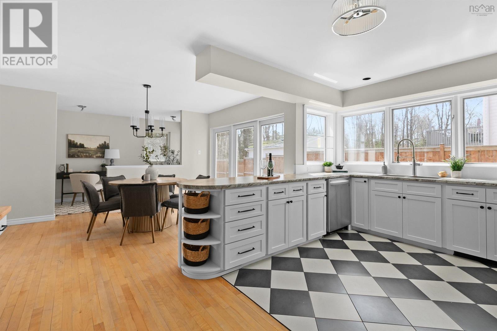 Property 18 of 50 of 140 Pinecrest Boulevard