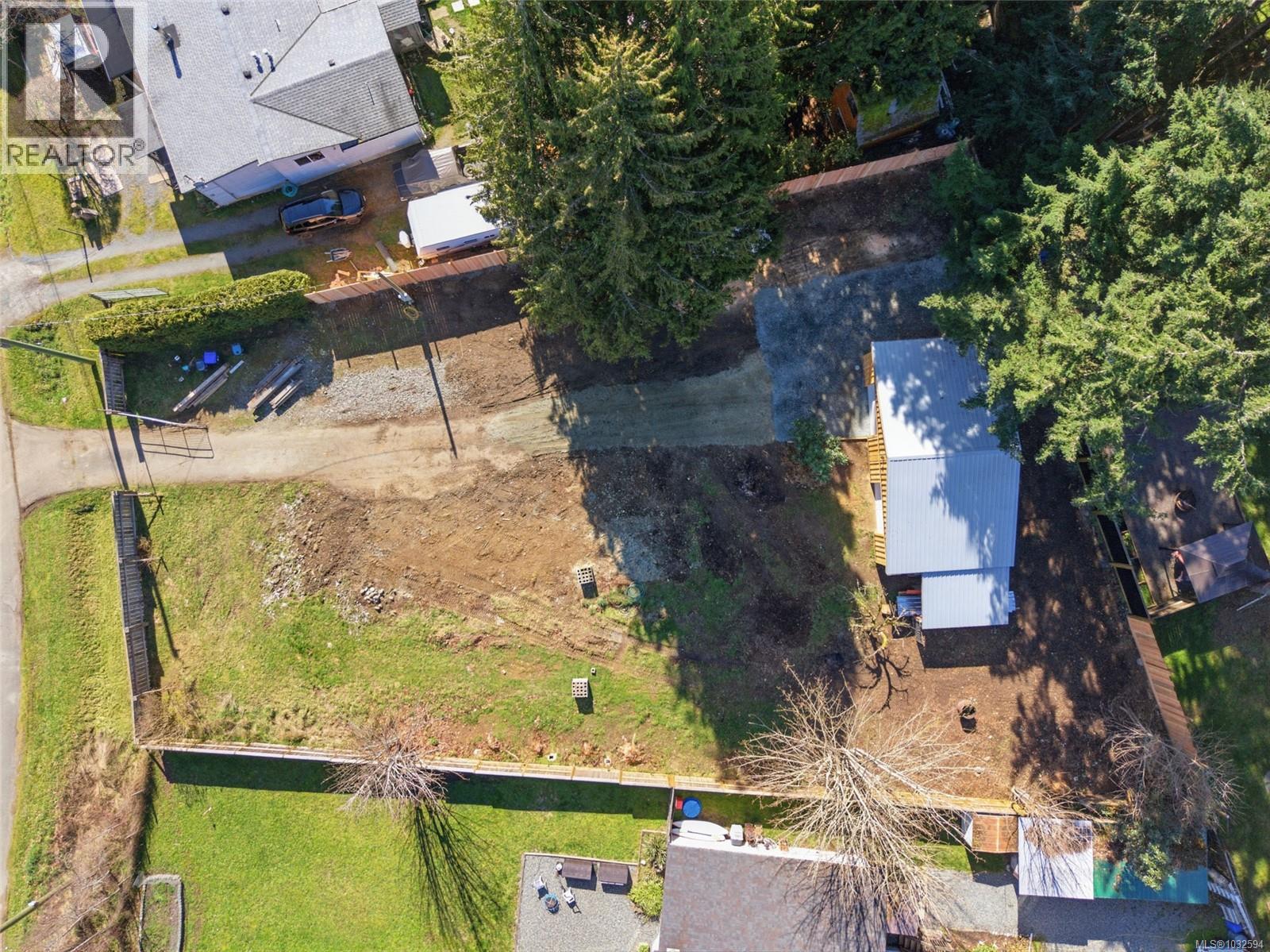Fully fenced property - over 1/3 acre