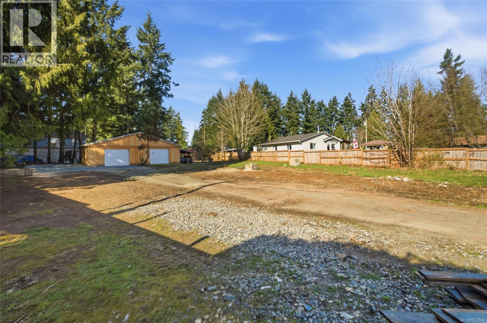 Large, fairly level property, fully fenced