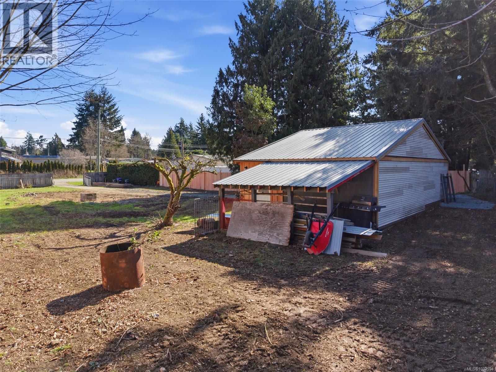 720 sq foot workshop/garage with covered storage on the side