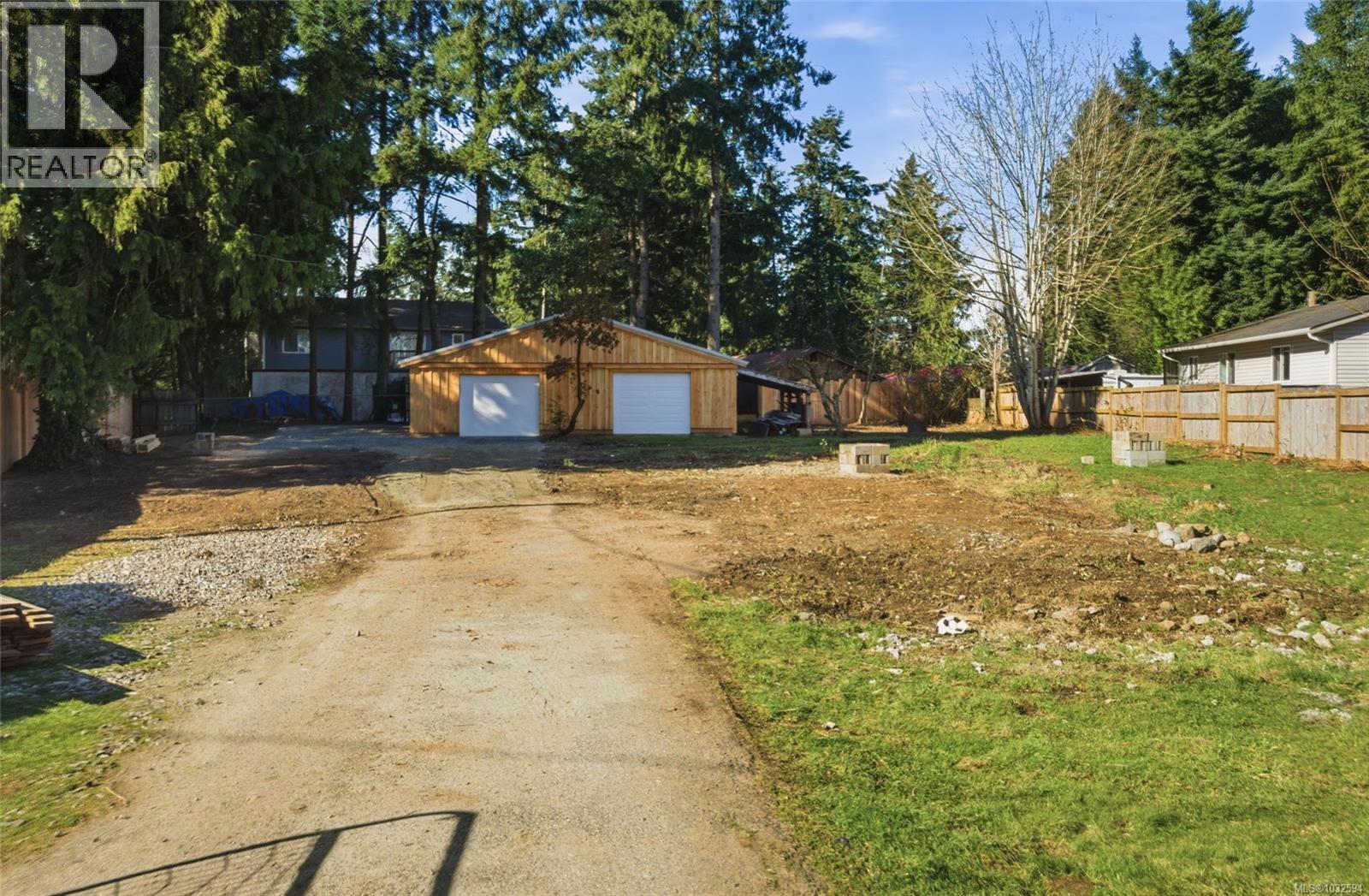 Large property with shop