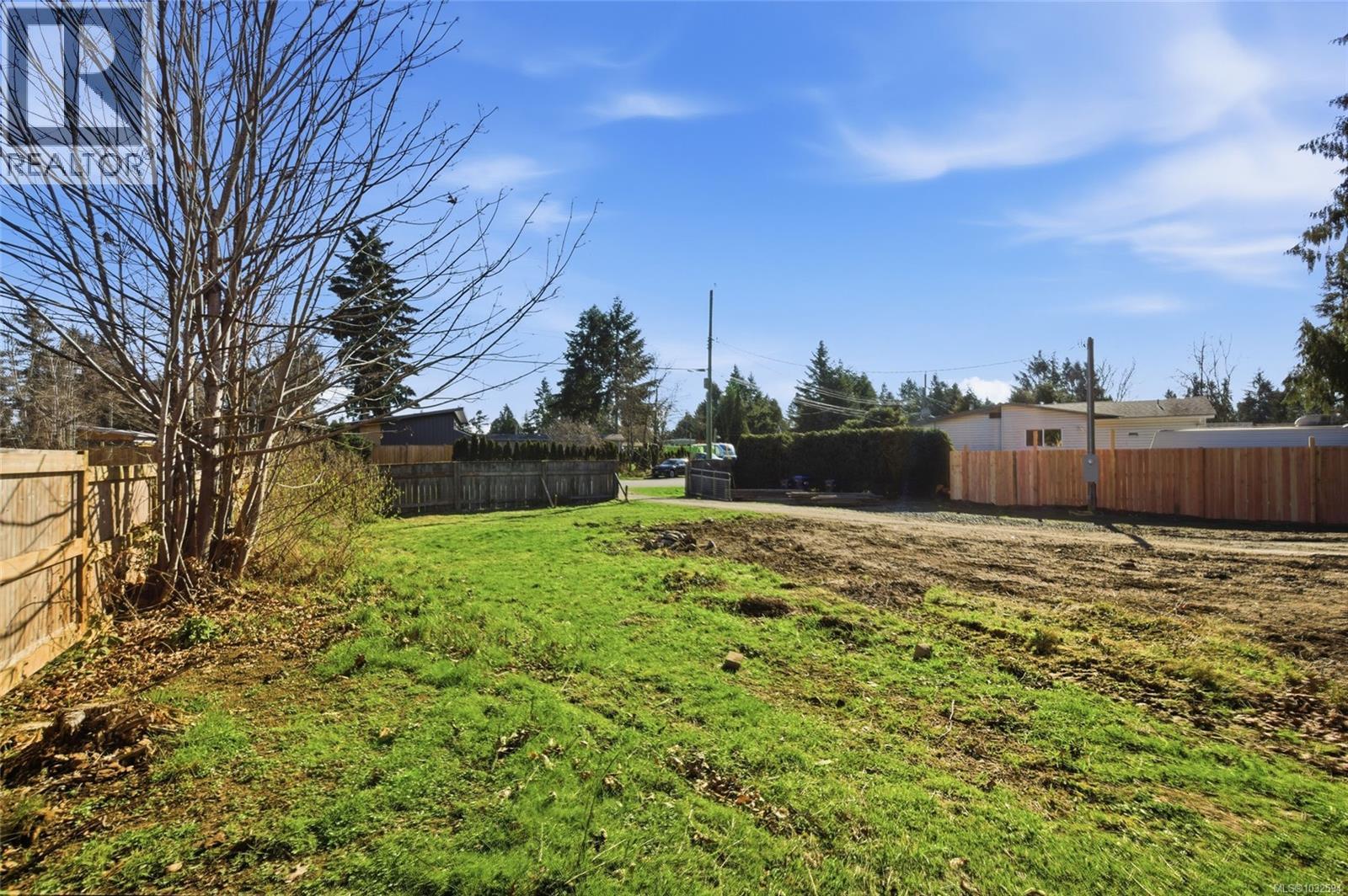 Large yard space, ready for your ideas