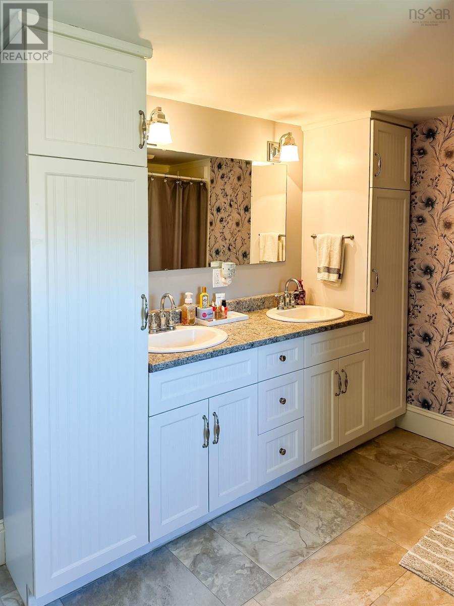 Property 21 of 46 of 5692 Highway 221