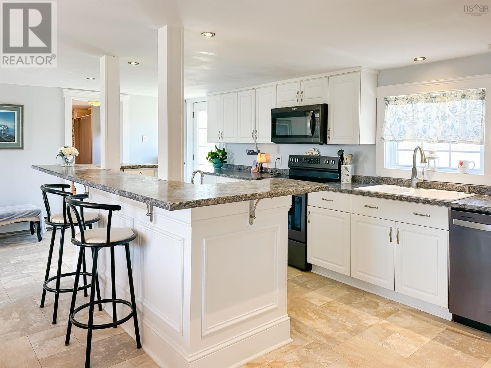 Property 10 of 46 of 5692 Highway 221