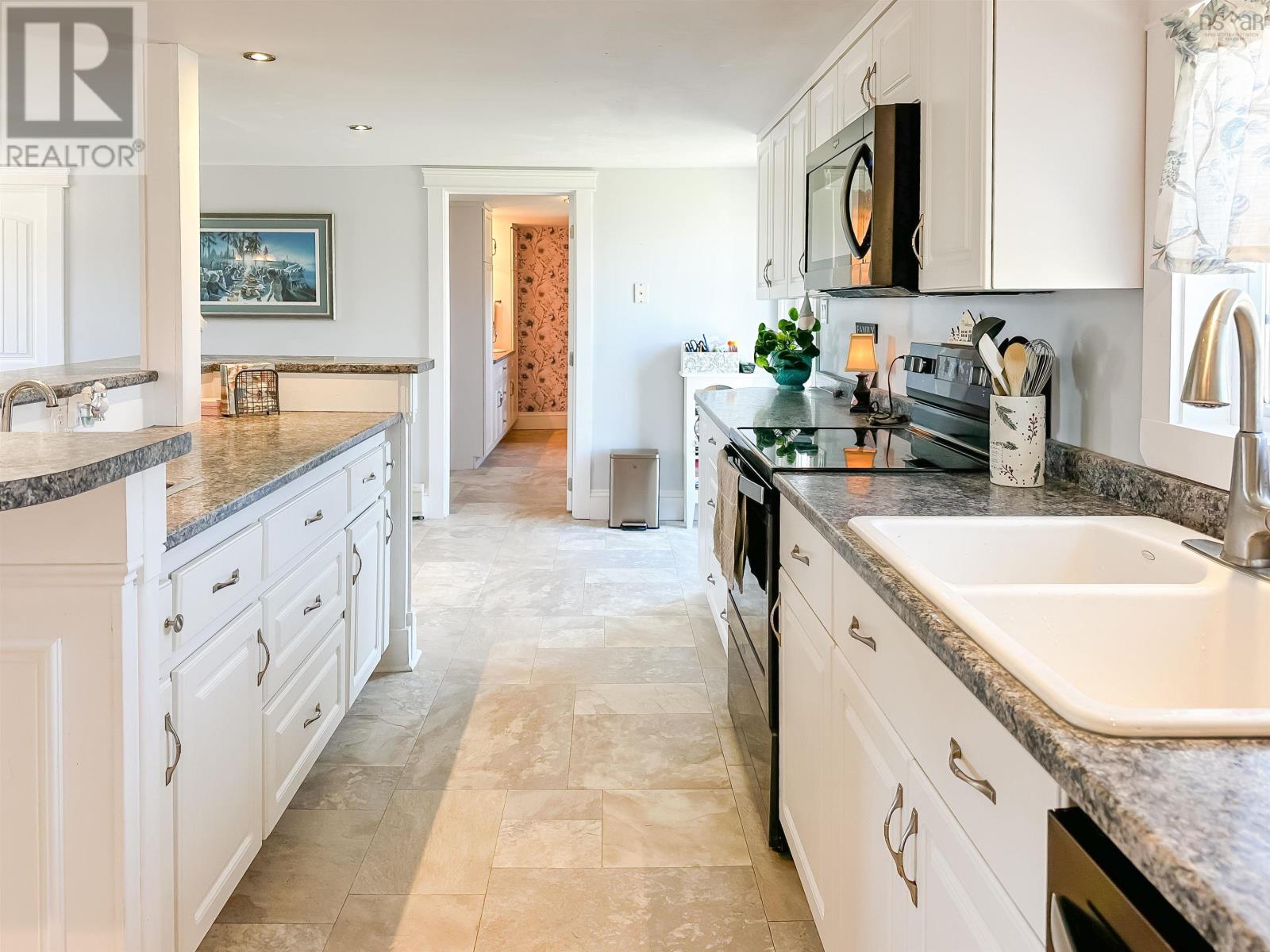 Property 7 of 46 of 5692 Highway 221