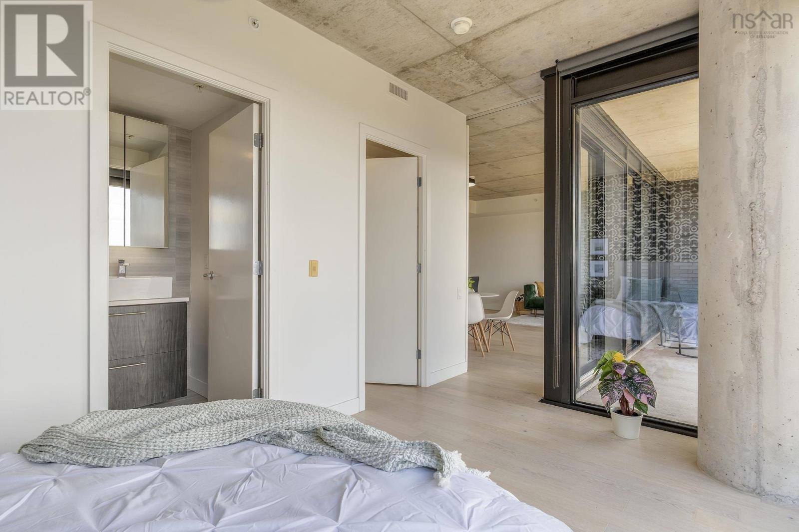 Property 31 of 41 of 804 1048 Wellington Street