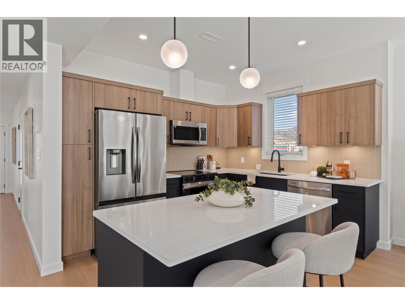 #108 3580 VALLEYVIEW DRIVE - 5