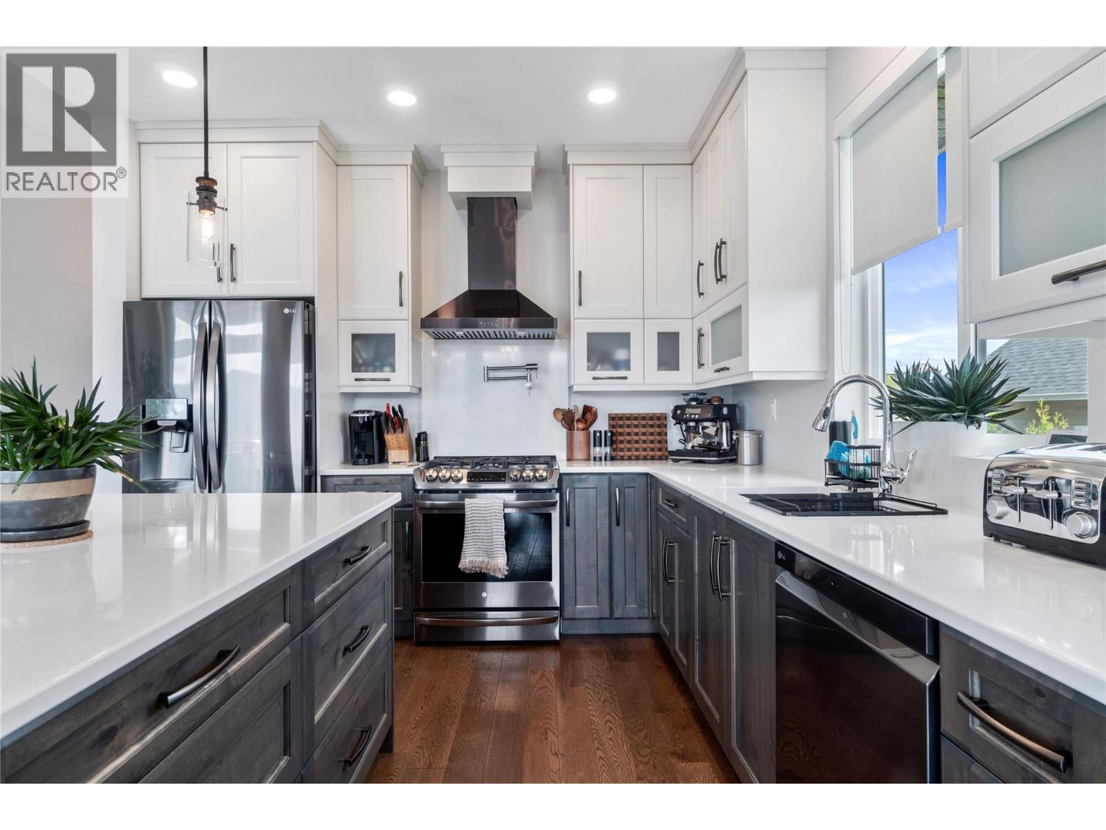 2510 HIGHLANDS DRIVE - 12