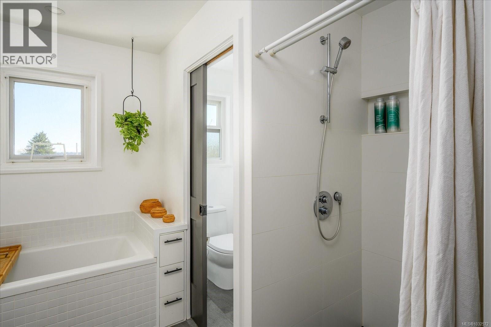 2518 Cosgrove Cres - 21