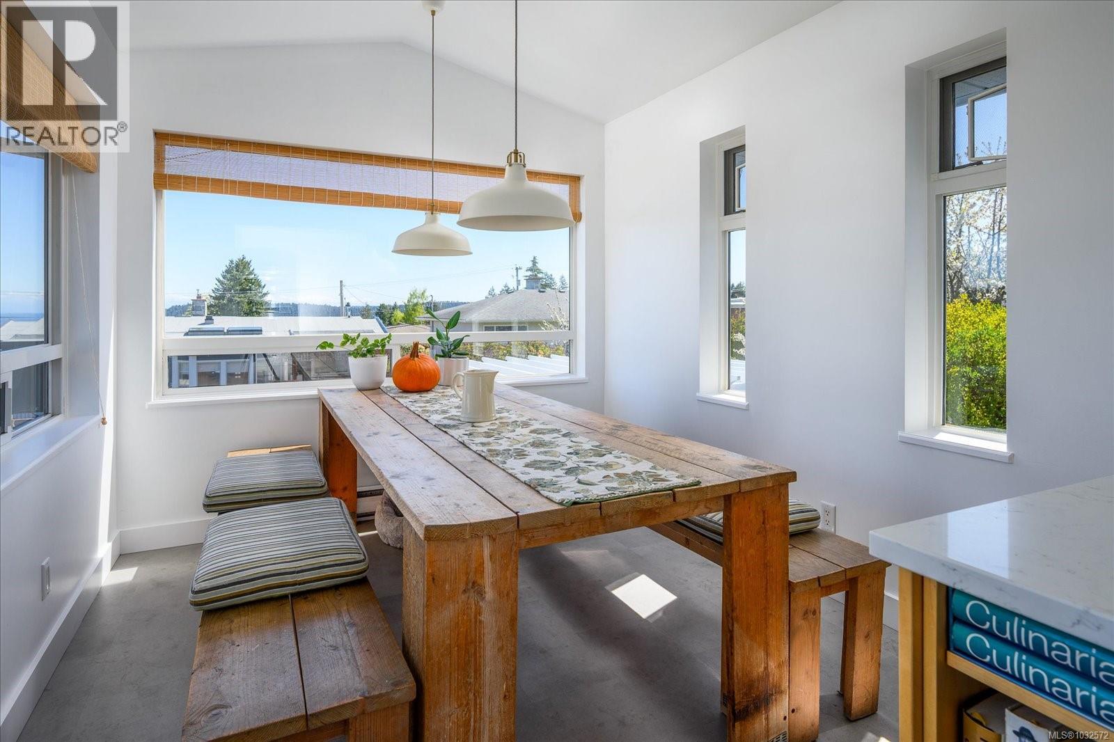 2518 Cosgrove Cres - 10