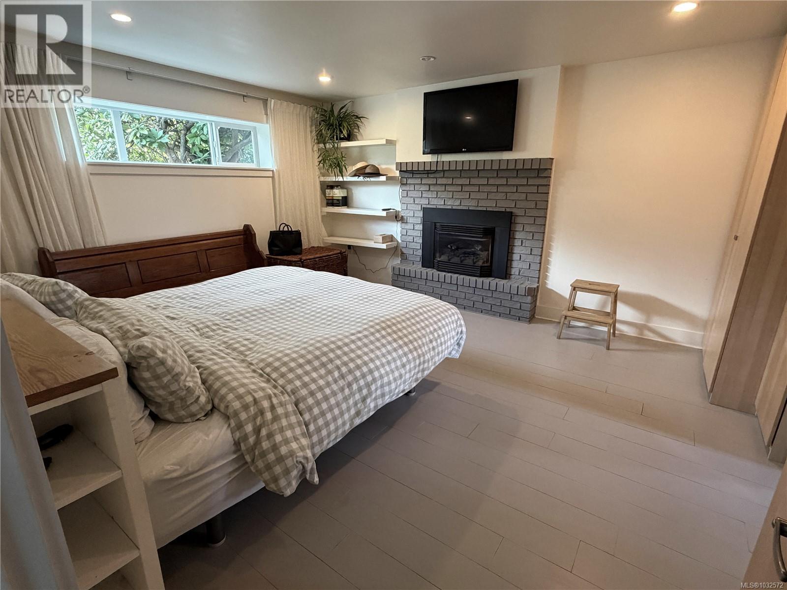 2518 Cosgrove Cres - 24