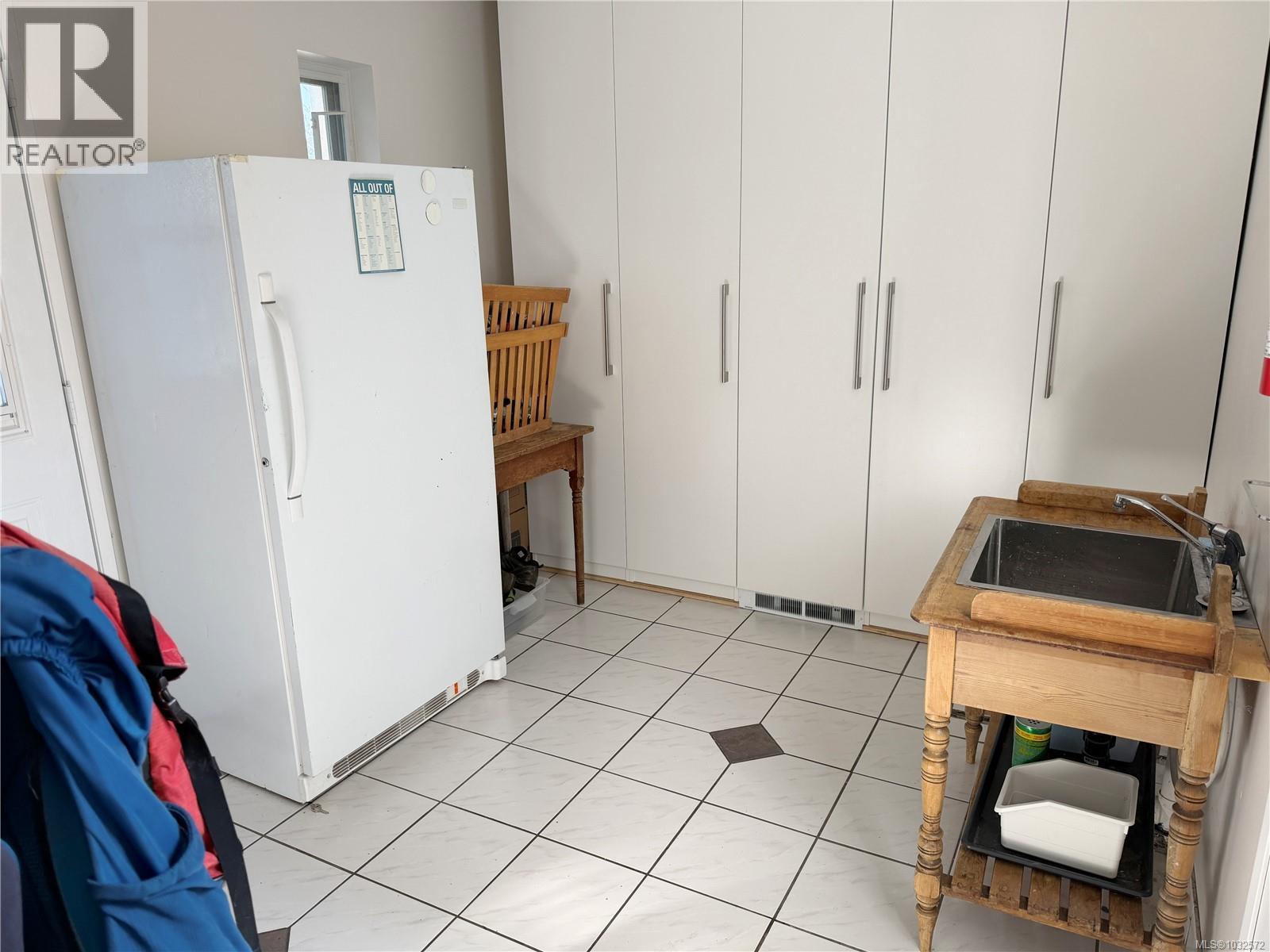 2518 Cosgrove Cres - 31