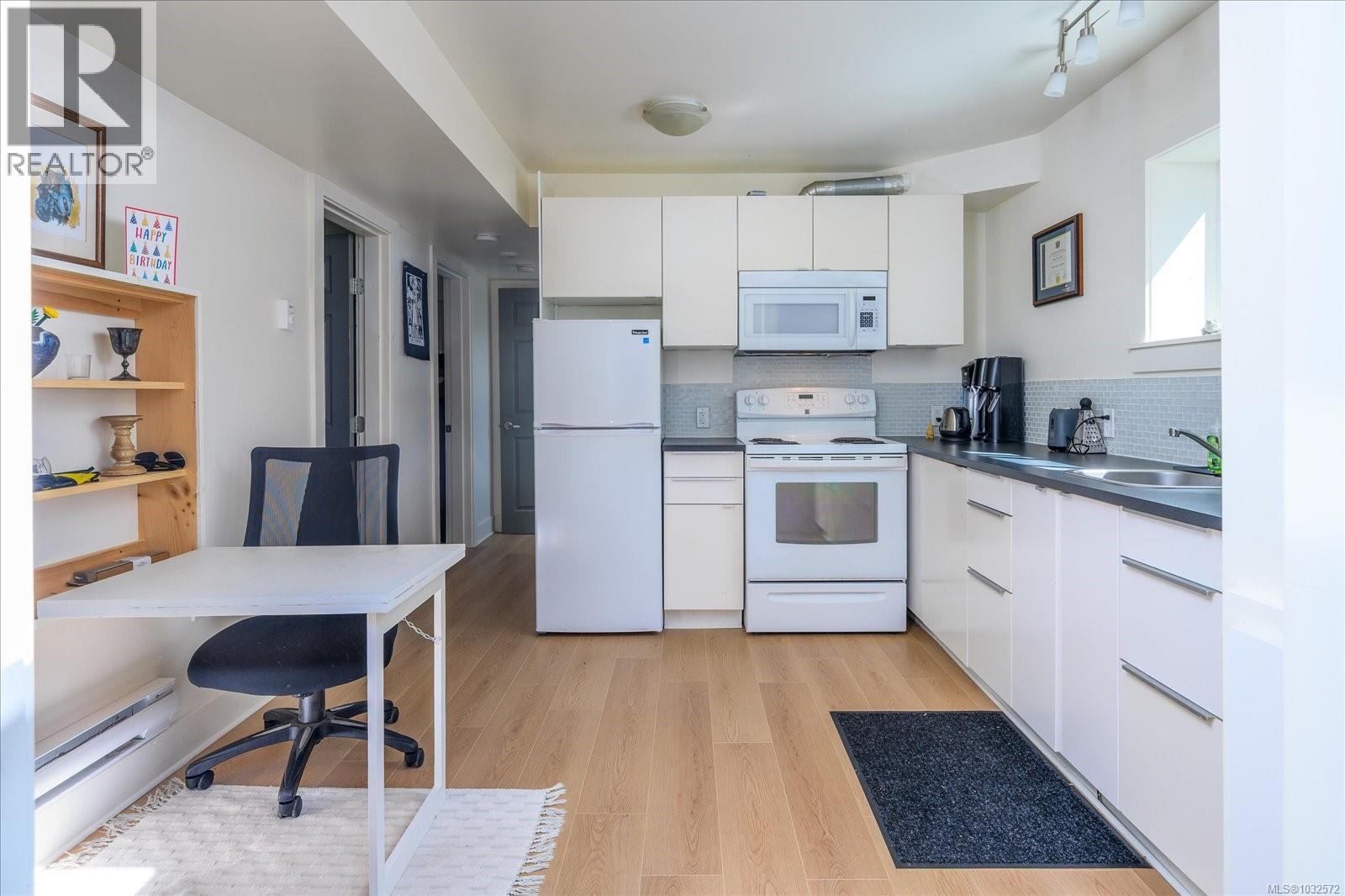 2518 Cosgrove Cres - 32