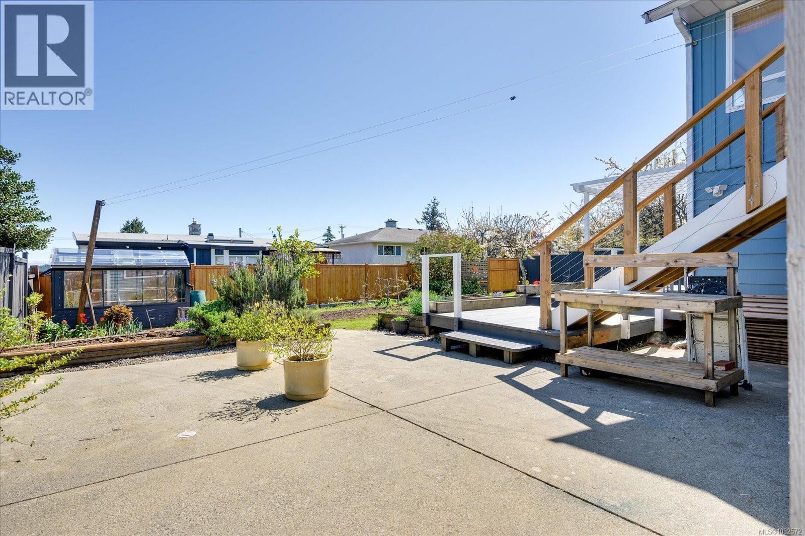 2518 Cosgrove Cres - 40