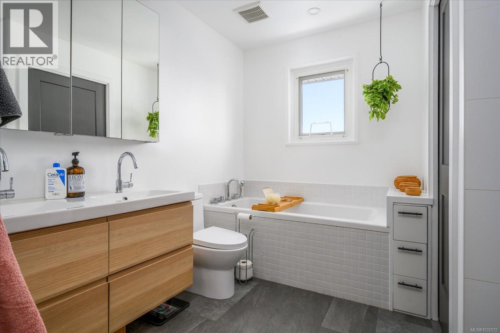 2518 Cosgrove Cres - 20